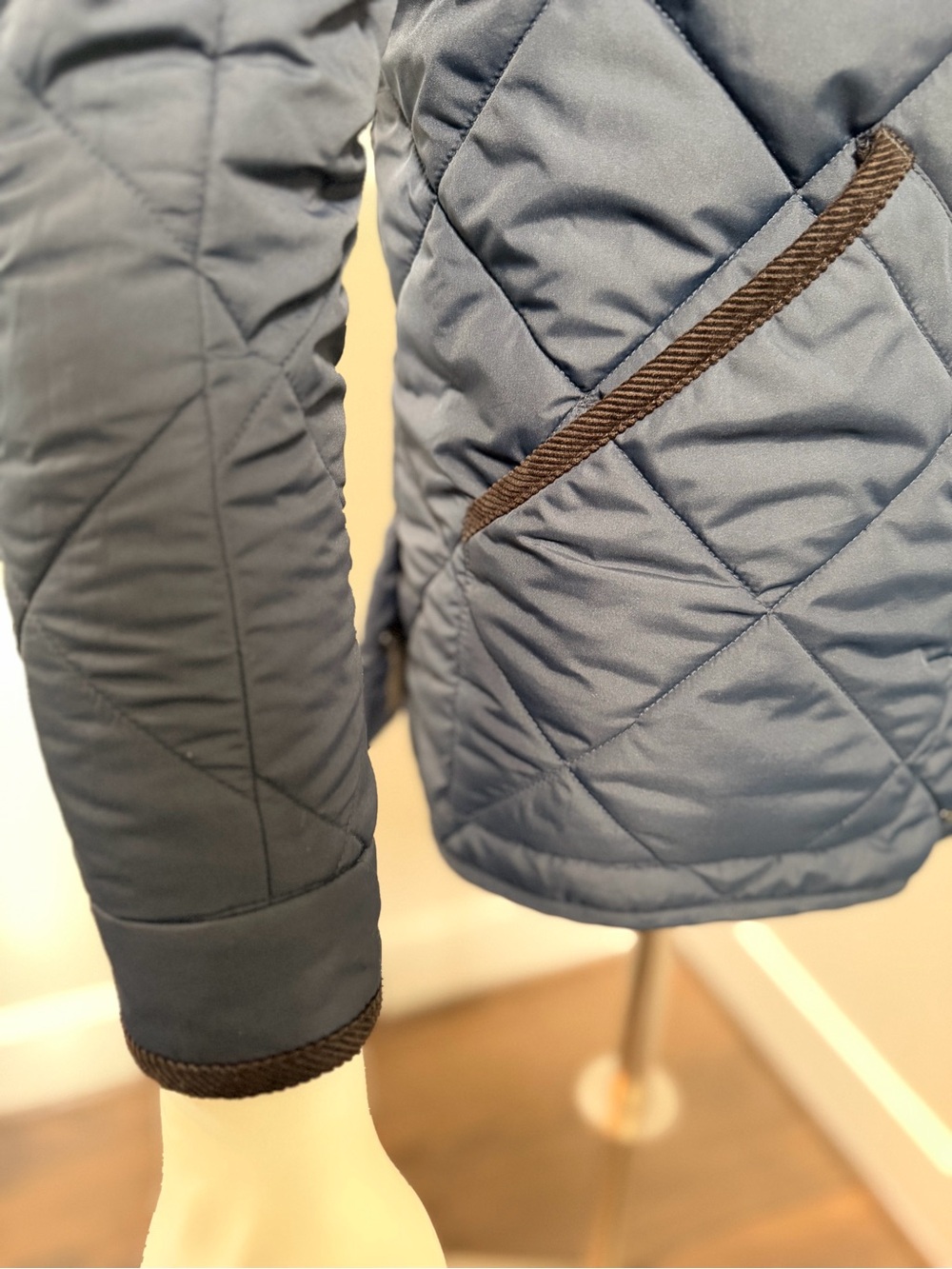 Men's J. Crew Lightweight Quilted Navy Jacket - Picture 4 of 7
